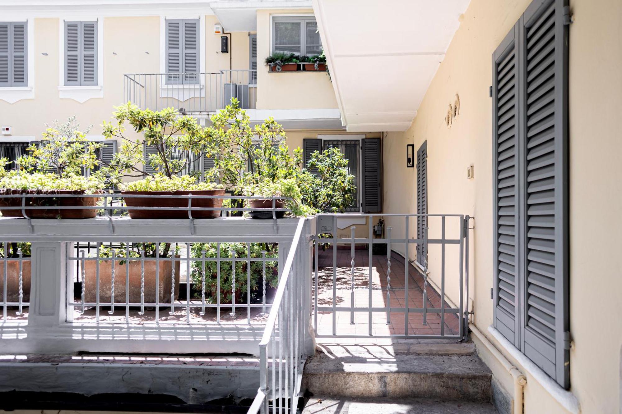Elegante Bilocale In Montenapoleone - Brera Milan Bagian luar foto